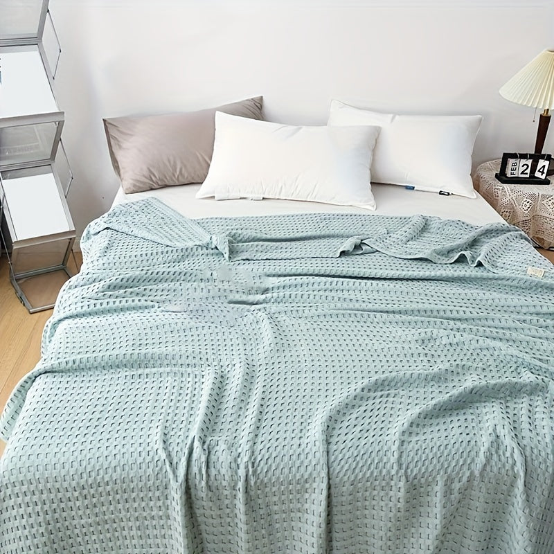 A versatile pure cotton gauze blanket with multiple layers in a waffle style design. Can be used as bed sheets, lunch break blanket, air-conditioning blanket, car blanket, summer cooling quilt, and more. Machine washable with no deformation or pilling. A