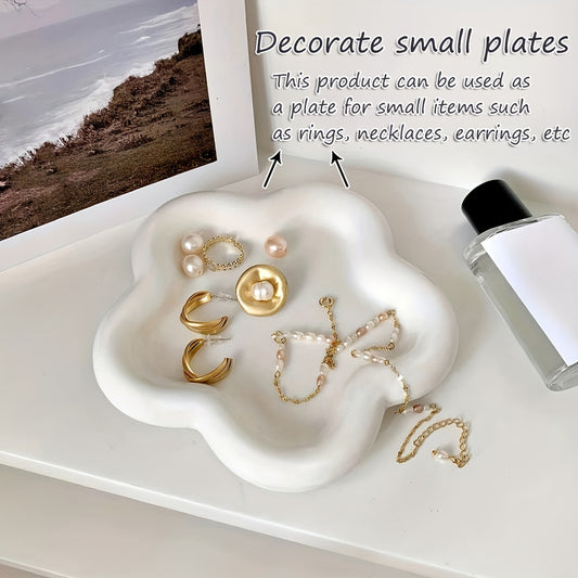 A 1-piece flower-shaped jewelry tray for creative jewelry storage, 10.49cm in size.