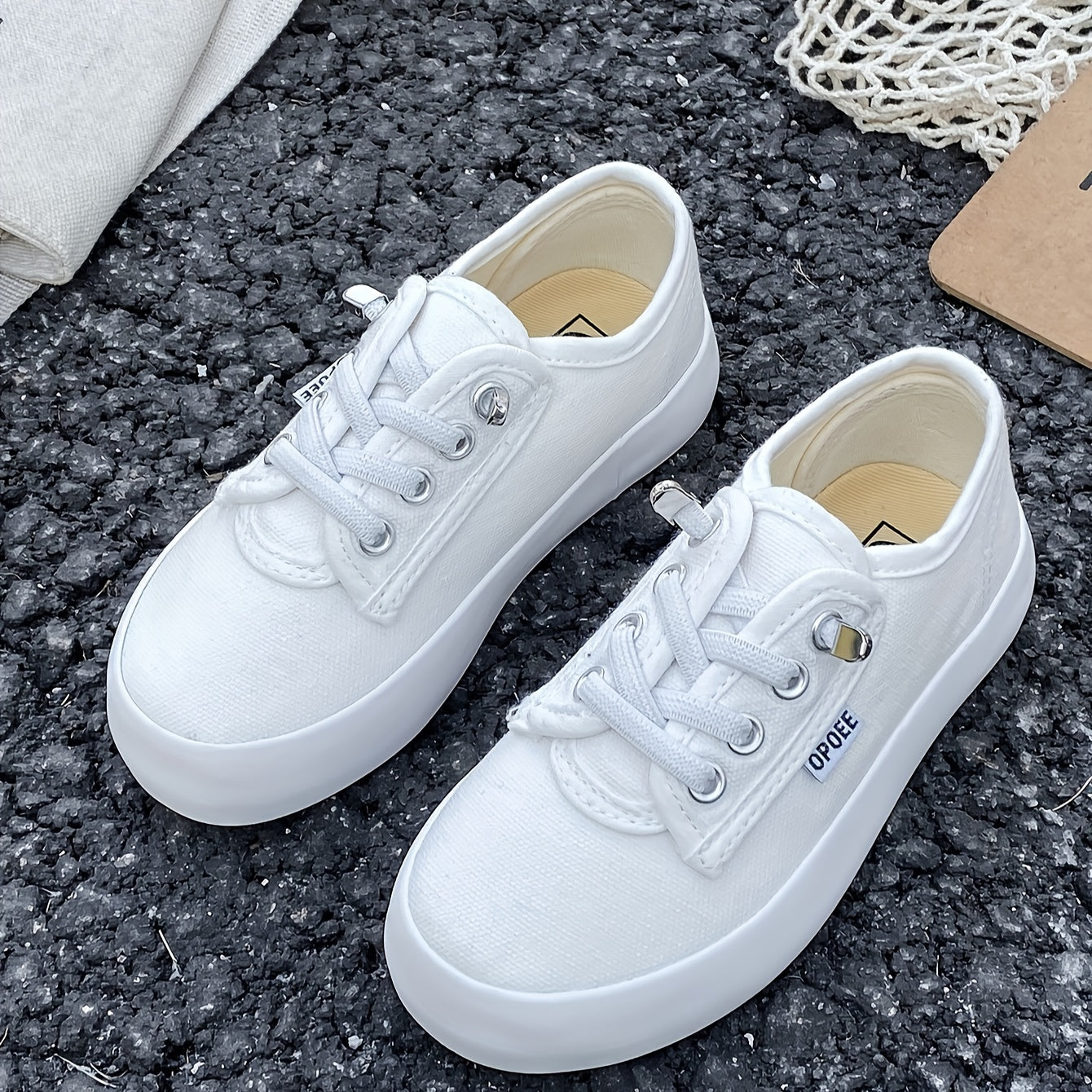 Children's preppy casual low top sneakers with solid color fabric upper and rubber sole. Features round toe, breathable cloth insole, elastic band closure, lightweight design, splicing