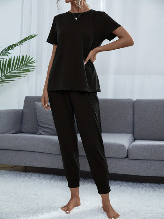 Basic lounge set for women with short sleeve top and elastic waistband pants.