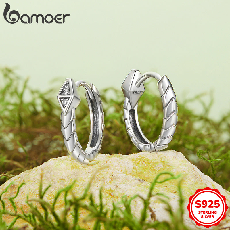 These snake hoop earrings have a vintage Western style, made for women from 925 sterling silver and featuring a cubic zirconia inlay. With a lightweight design of 3.1g, they are ideal for both daily wear and festive occasions. Allergy-friendly and in