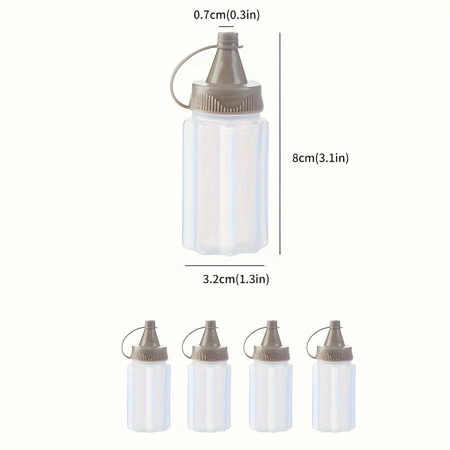 Set of 4 mini transparent seasoning bottles with gray lids, made of food-grade plastic for sauces and dressings. Portable and reusable squeeze containers for BBQs and kitchen use, hand-wash only.