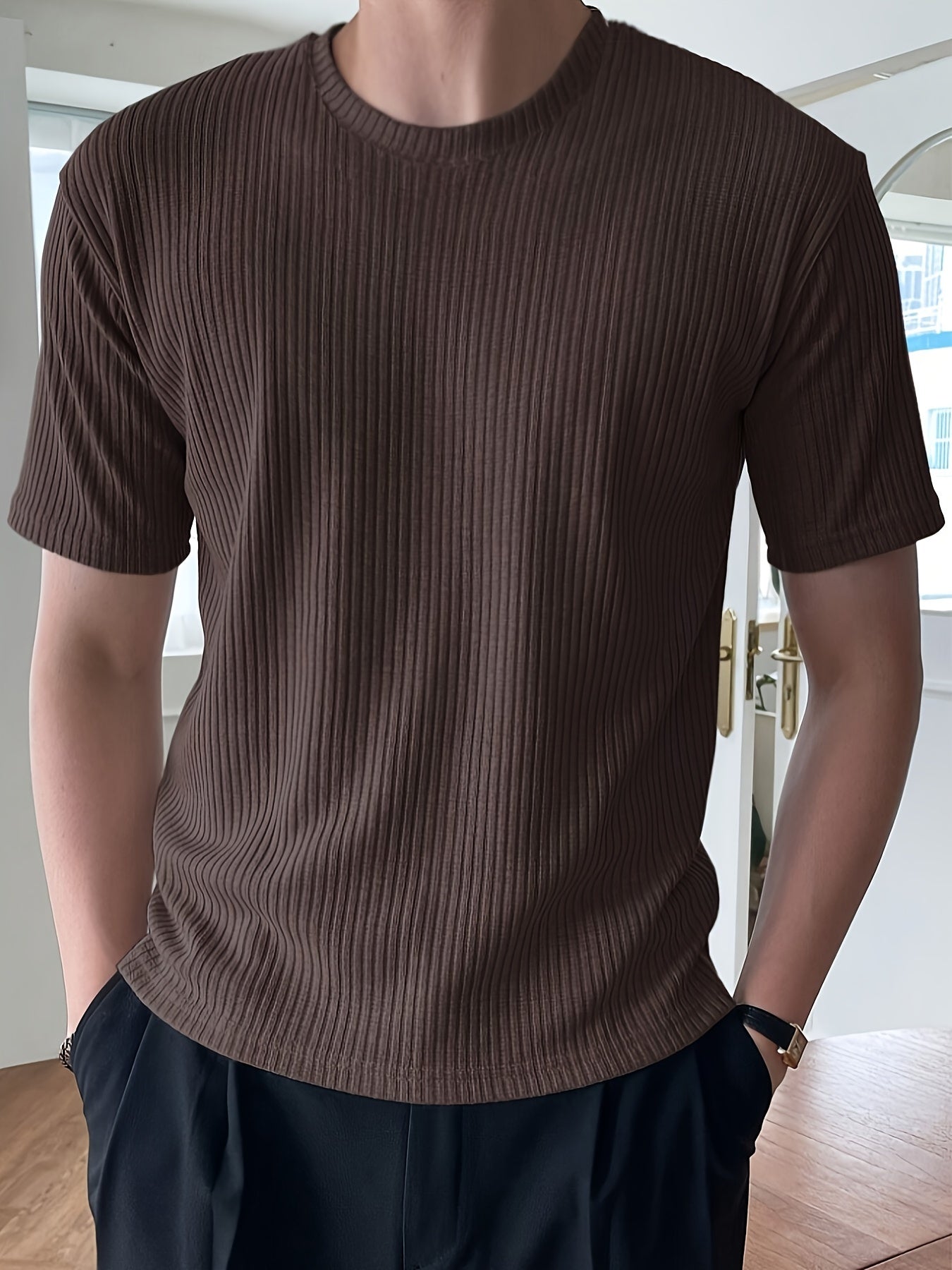 Men's stylish and breathable summer t-shirt with a crew neck and short sleeves in solid color, perfect for daily and outdoor wear.