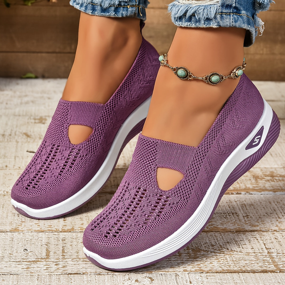 Casual women's sports shoes