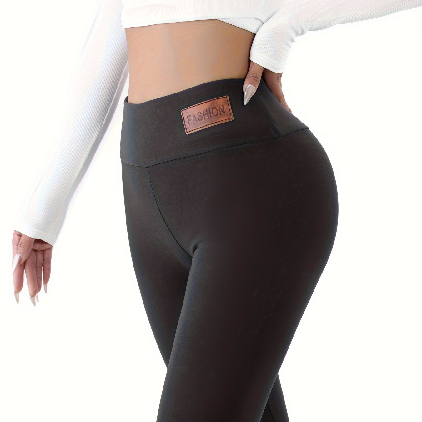 Cozy women's sportswear with tight body warmer and comfortable tights for autumn and winter.