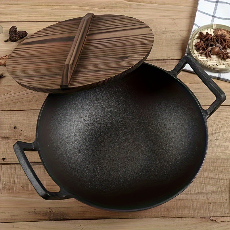 Large traditional cast iron wok with pine wood lid, double handles, thick uncoated base, suitable for induction and gas stoves, perfect for home cooking.