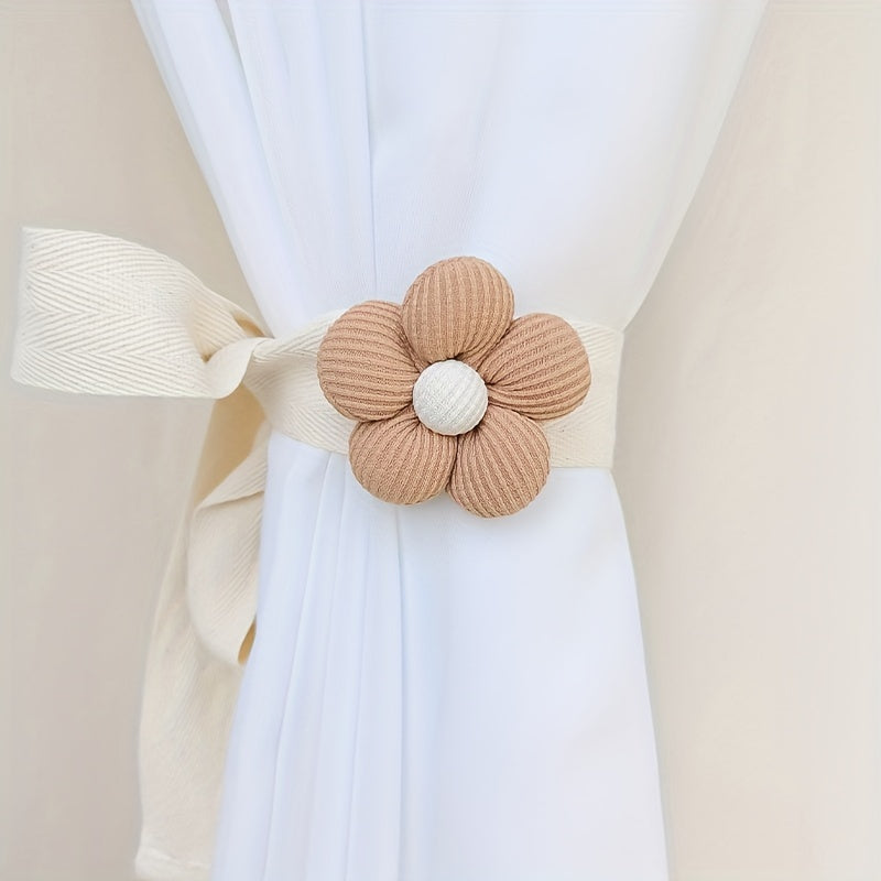 Decorate your bedroom or living room with this elegant Flower Pattern Curtain Tieback. No drilling necessary - simply use the Binding Strap to secure your curtains with style. This Curtain Storage Rope is a convenient and stylish addition to your home