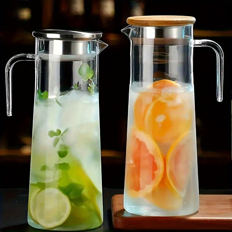 Heat-resistant PC water pitcher with lid and handle, suitable for hot and cold beverages, cold brew, iced tea, and juice. A must-have accessory for your kitchen and dining needs.