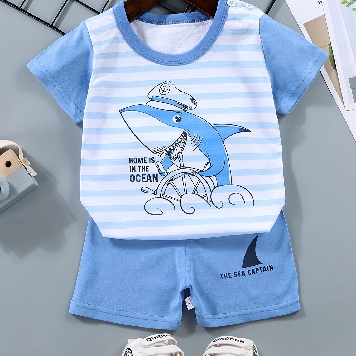 Boys' cotton color block crocodile print tee and shorts set, perfect for daily and outdoor wear in summer.