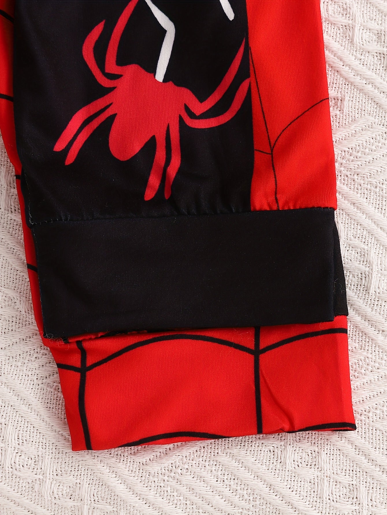 2024 boy's Spider pattern T-shirt and pants set for Spring and Summer collection.