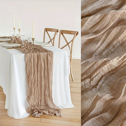 Polyester table runner for weddings and parties, with a romantic design. Made of 100% polyester fabric.