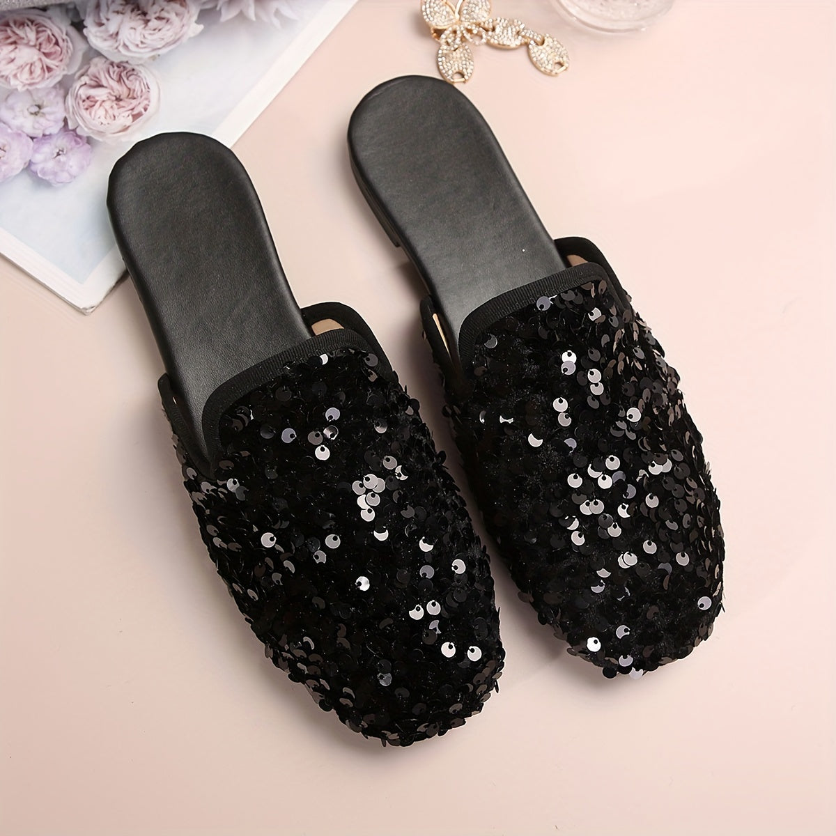 Sequined flat shoes for women with round toe, slip-on design, and lightweight comfort