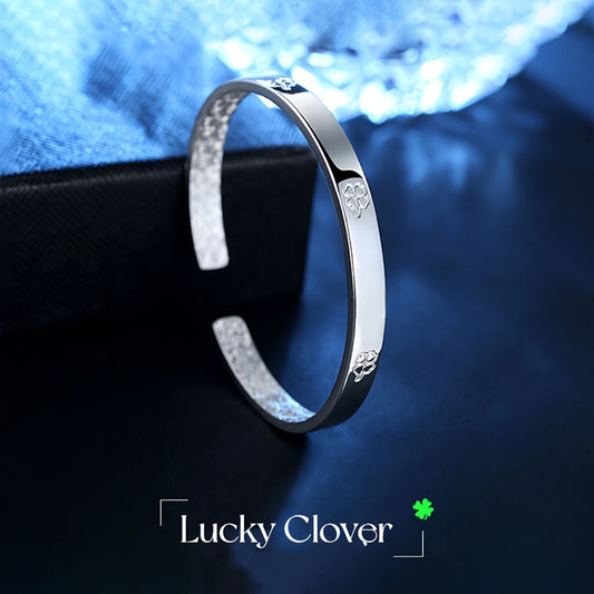 Stylish and Timeless Women's Open Clover Bracelet, Crafted from Hypoallergenic Silvery-Plated Titanium Alloy, Ideal Gift for Her, Featuring a Sleek Surface Finish