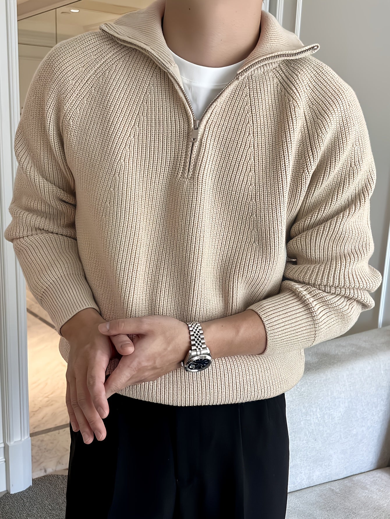 Casual pullover sweater for men with zipper, made of polyester stretch knit, crew neck, regular fit, suitable for fall/winter.