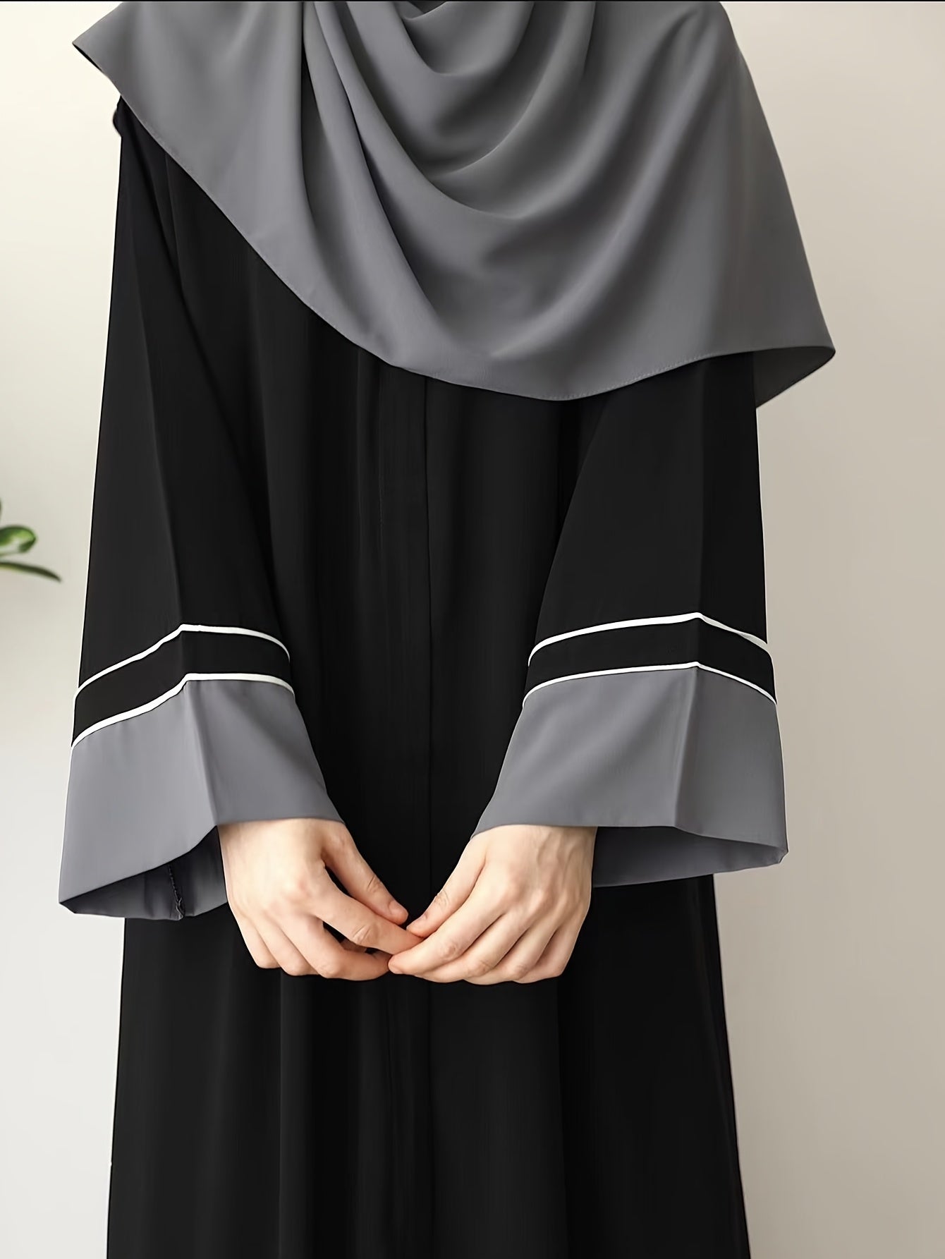 Elegant Black Abaya robe for Middle Eastern Muslim women with long sleeves and loose fit.