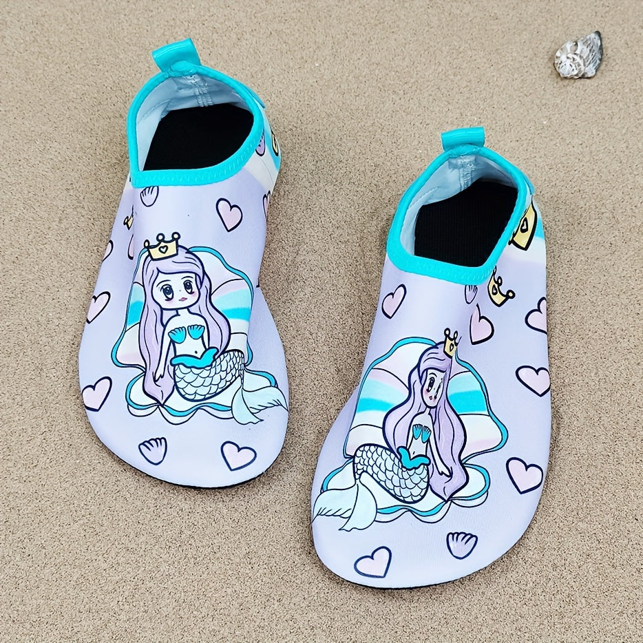 Lightweight slip-on beach aqua socks for girls, quick-drying and non-slip.