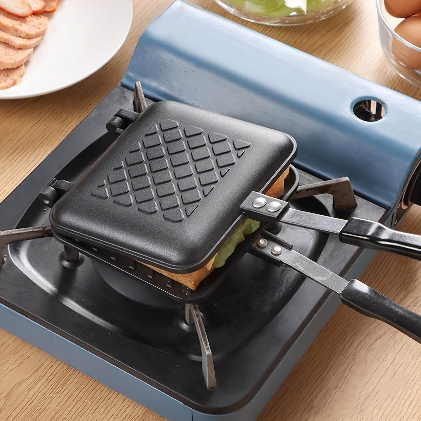 1 Non-Stick Square Sandwich and Waffle Maker with Double-Sided Roasting Pan - Perfect for Toast, Breakfast, Eggs, Outdoor Camping, and Grilling. Easy to Use and Clean, Essential for Home Cooking and Baking.