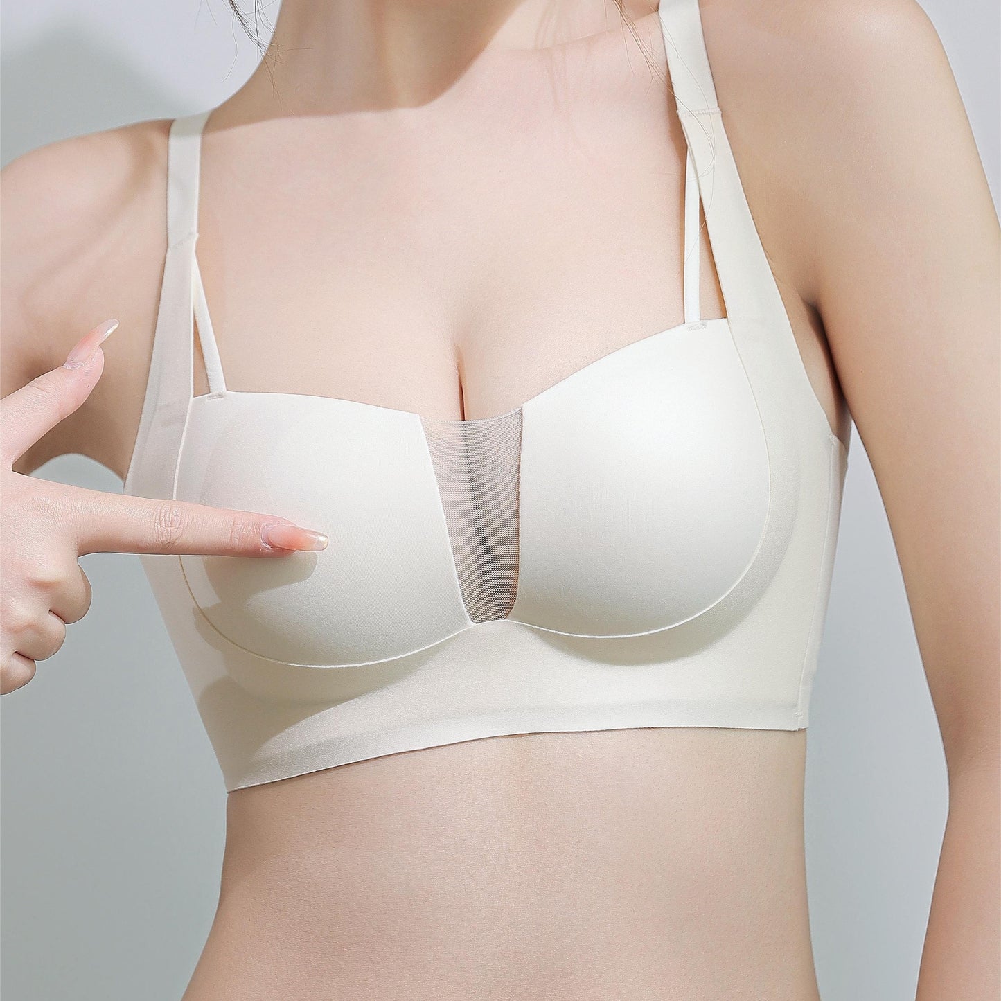 Wireless push-up bra with mesh detail for high support and a natural, enhanced look.