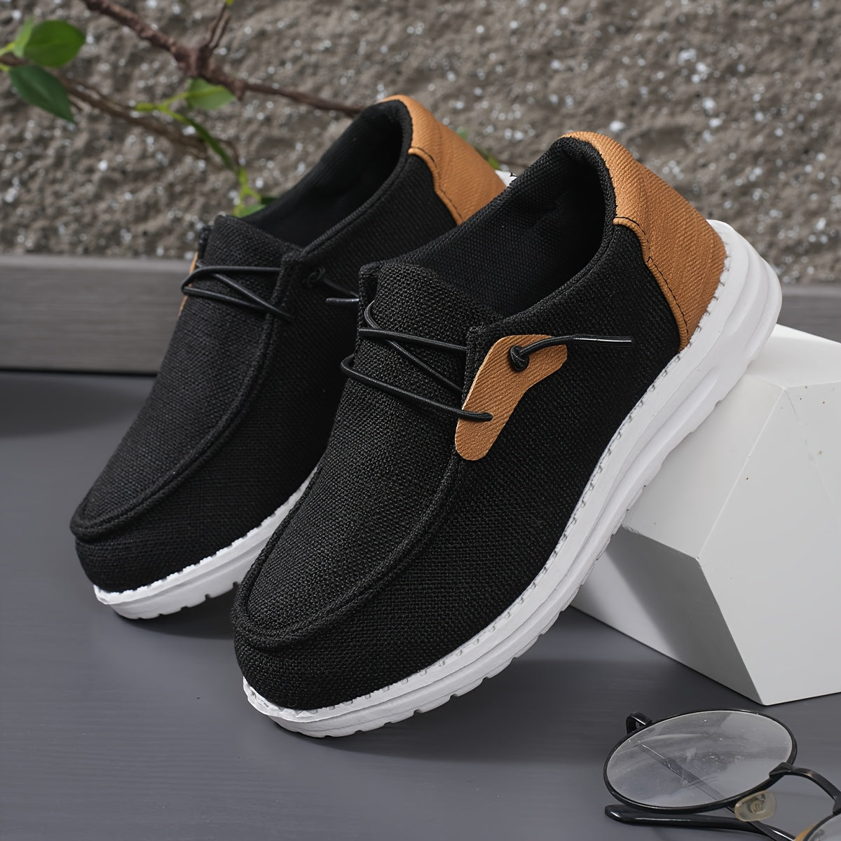 Stylish, breathable sneakers for men, perfect for outdoor activities.