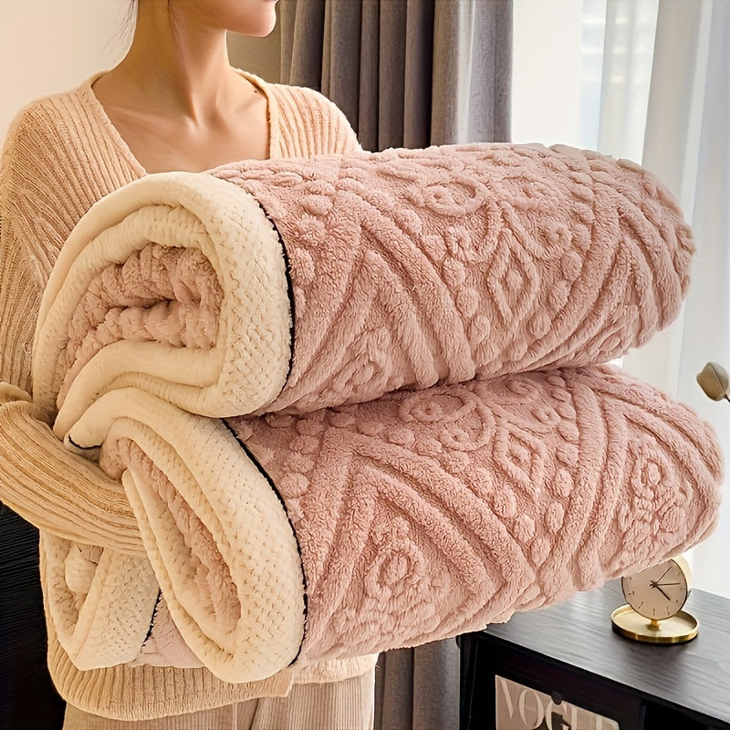 Indulgent Velvet Throw Blanket featuring Exquisite Carved Design - 350g Plush Thickness, Ideal for All-Year Coziness, Easy to Clean in Washing Machine, Crafted from Soft Polyester Knit for Bed & Couch