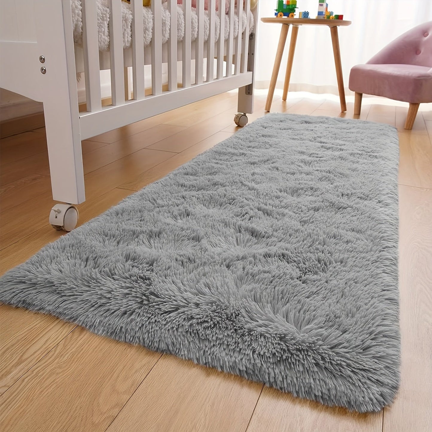 Soft area rug with tie-dye design, perfect for your bedroom or living room. This washable patio mat is ultra fuzzy and adds a decorative touch to any space. It is also suitable for use as a bedside accessory, in a cloakroom, or on a coffee table.