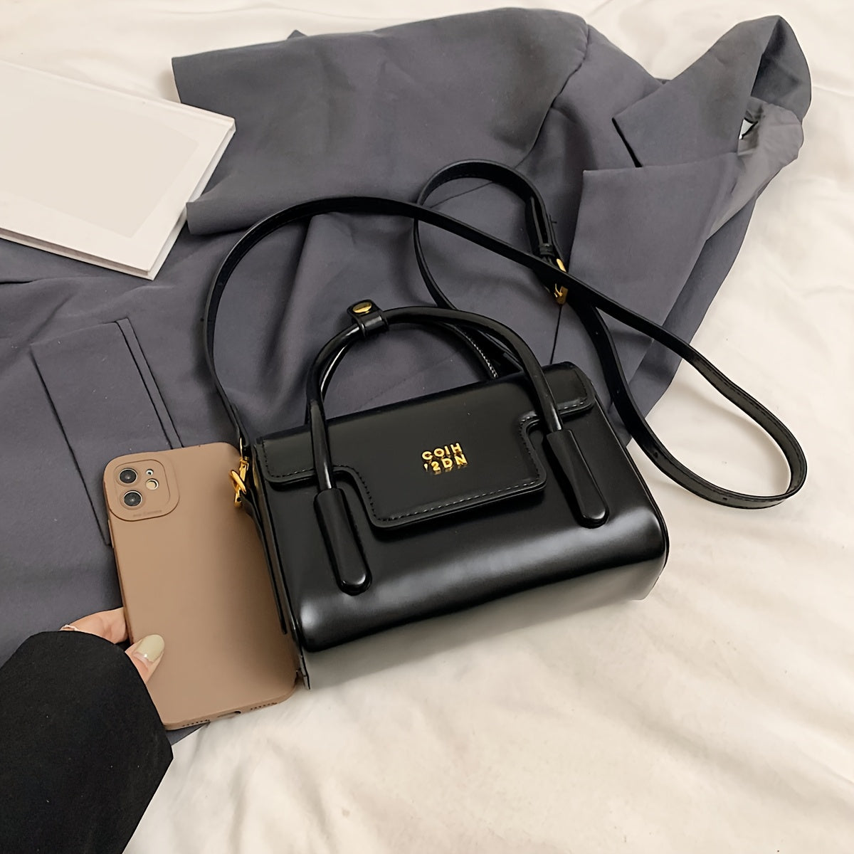 Niche Design Retro Small Square Bag, Casual and Versatile Handbag with Foreign-Style Shoulder Strap, Elegant and Fashionable for Work, Commuting, Shopping, and Dating.