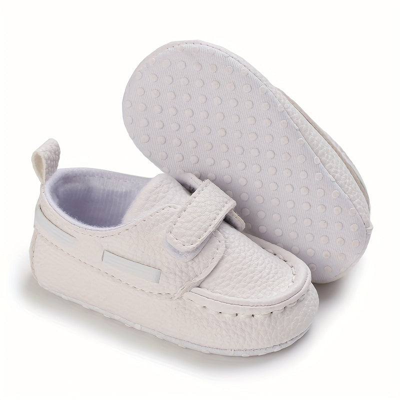 Baby boys and girls can stay comfortable and safe in these lightweight, non-slip sneakers with hook and loop fastener, suitable for indoor and outdoor wear all year round.