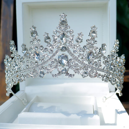 This exquisite Rhinestone Leaf Crown is perfect for a Royal Court-style bridal or princess tiara, ideal for birthday parties and performances. Hand wash only, adorned with full diamond detailing and crafted for a fashionable, regal look.