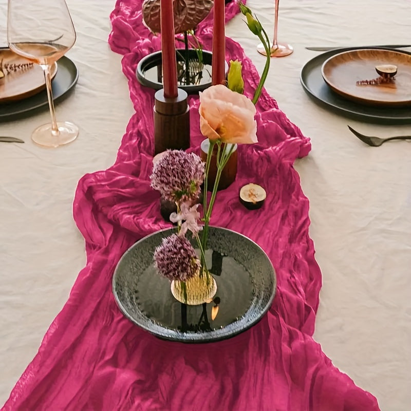 Polyester table runner for weddings and parties, with a romantic design. Made of 100% polyester fabric.