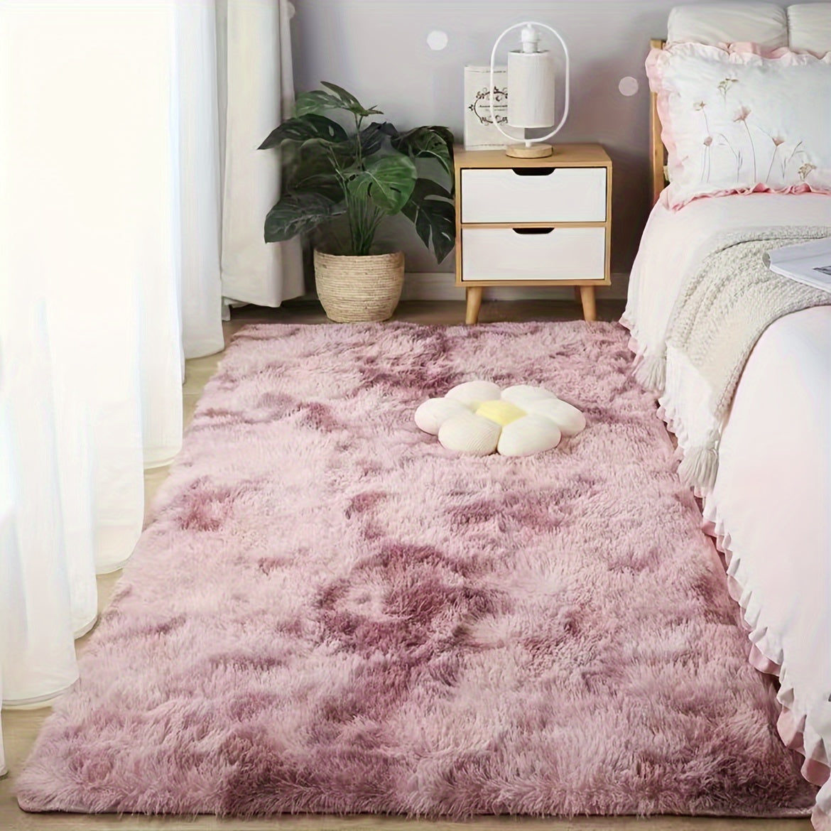 Luxurious Tie-dyed Plush Soft Indoor Carpet: This modern carpet is both water-absorbent and non-slip, making it perfect for living rooms and bedrooms. Its stain-resistant material adds to its home decor appeal, while providing a cozy touch to any area.