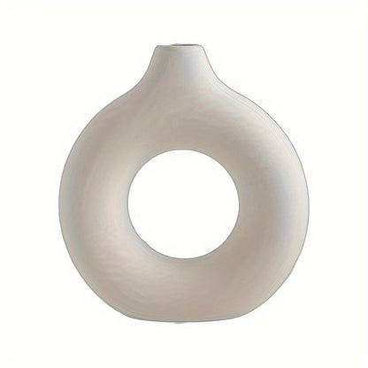 1 chic donut-shaped plastic vase - a classic home decor accent for living rooms.