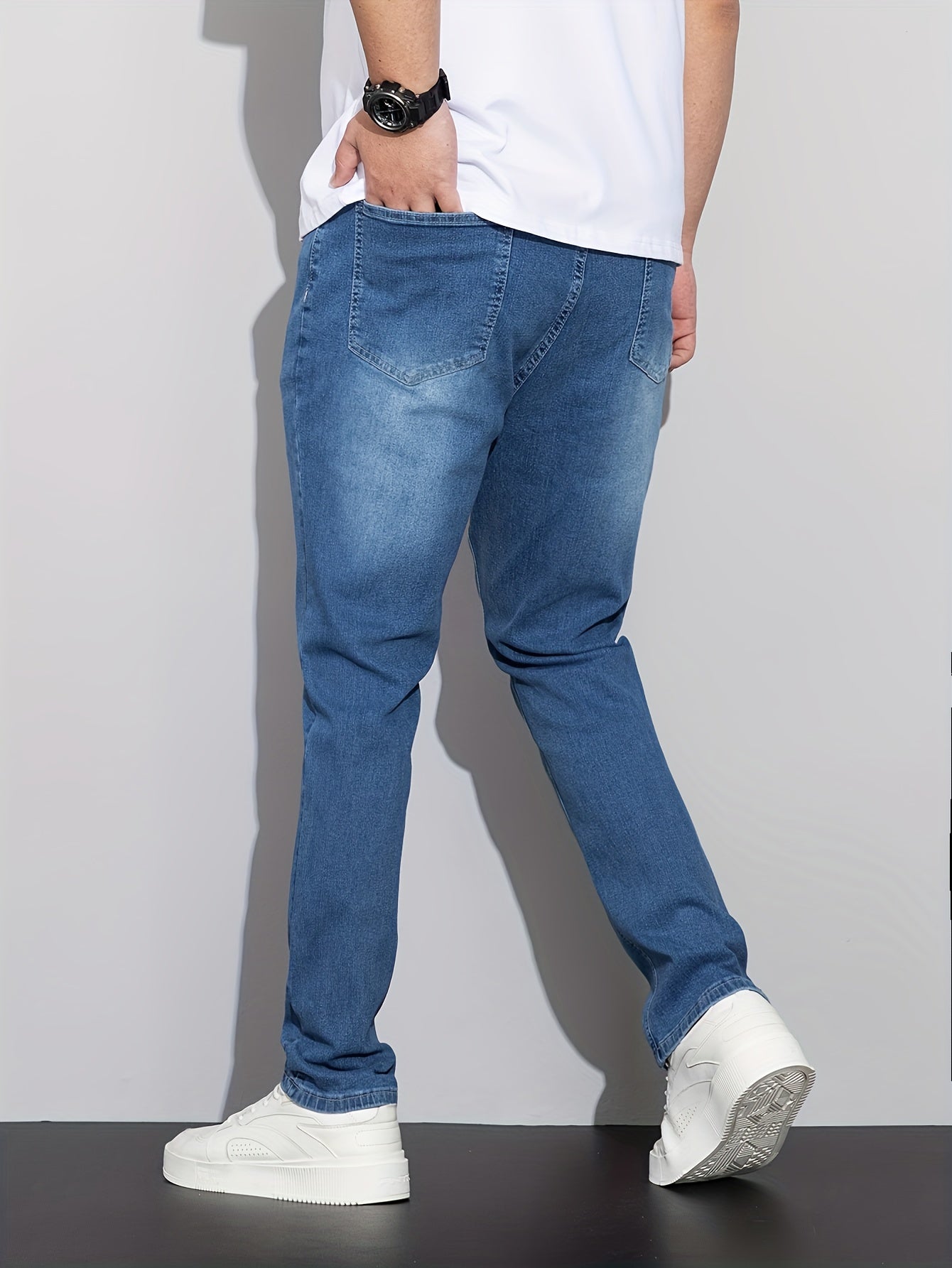 Stylish men's plus size denim pants for casual street style in spring and fall.