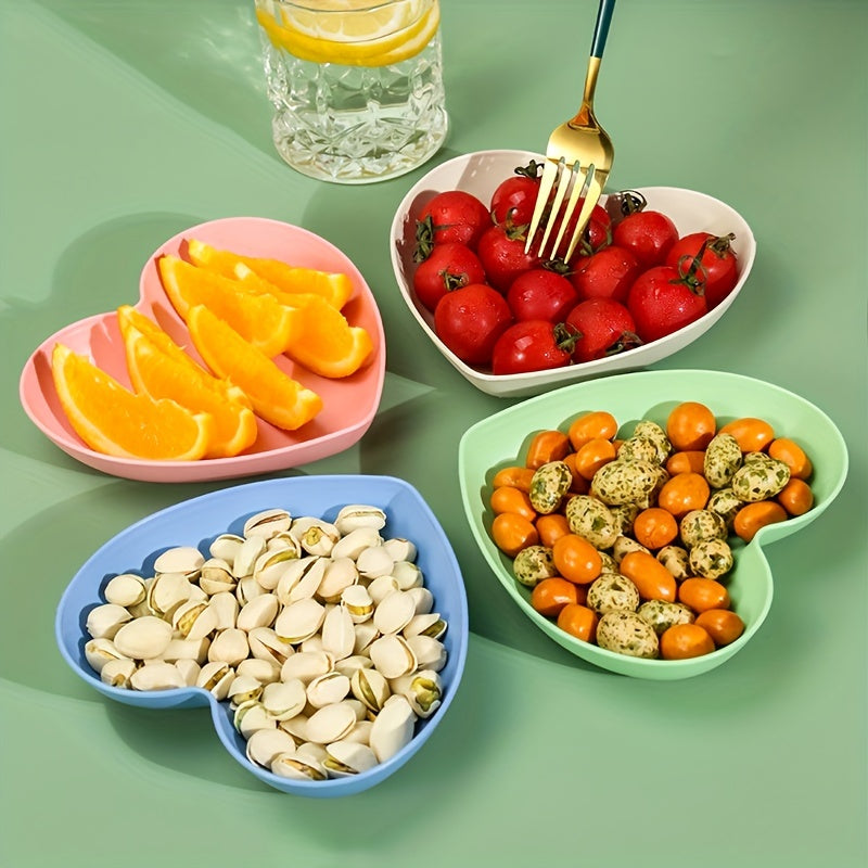 5-piece heart-shaped snack and fruit plate set made of durable plastic, perfect for desserts and pickles - an ideal kitchen accessory.