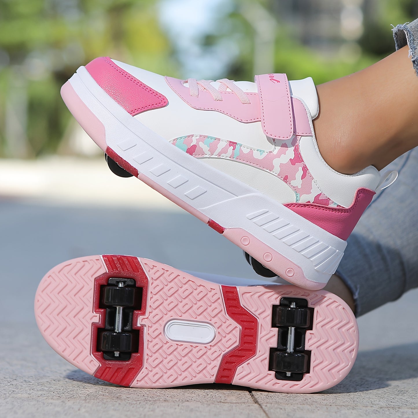 New trendy shoes with detachable four-wheel roller skates, stylish and lightweight, perfect for outdoor walking and casual sports for teenagers.