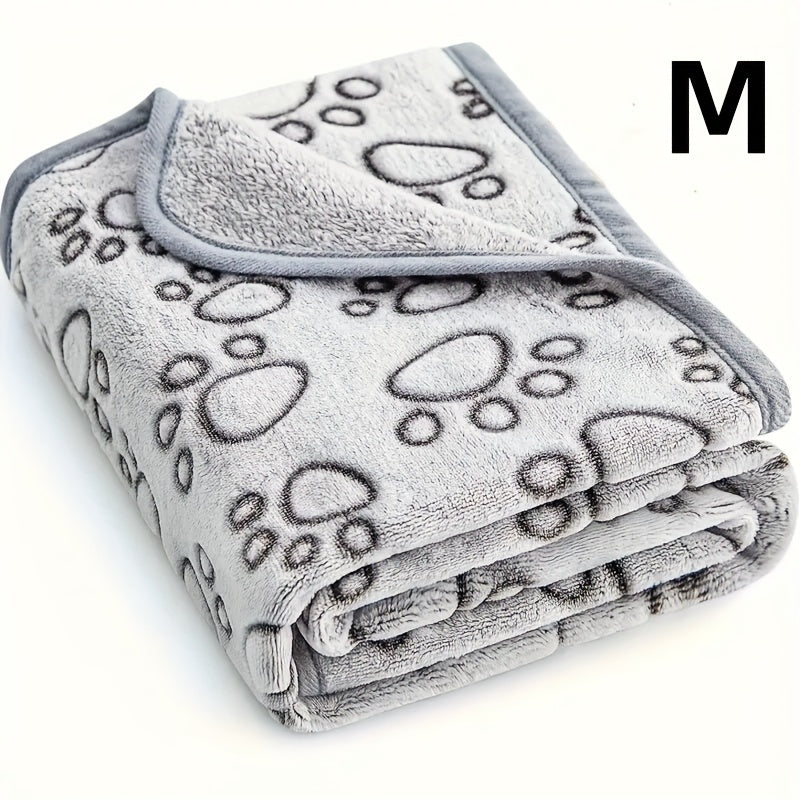 Polyester pet blanket with paw print design, machine washable fleece wool for dogs, cats, puppies, and kittens - perfect for napping, travel, and pet care.