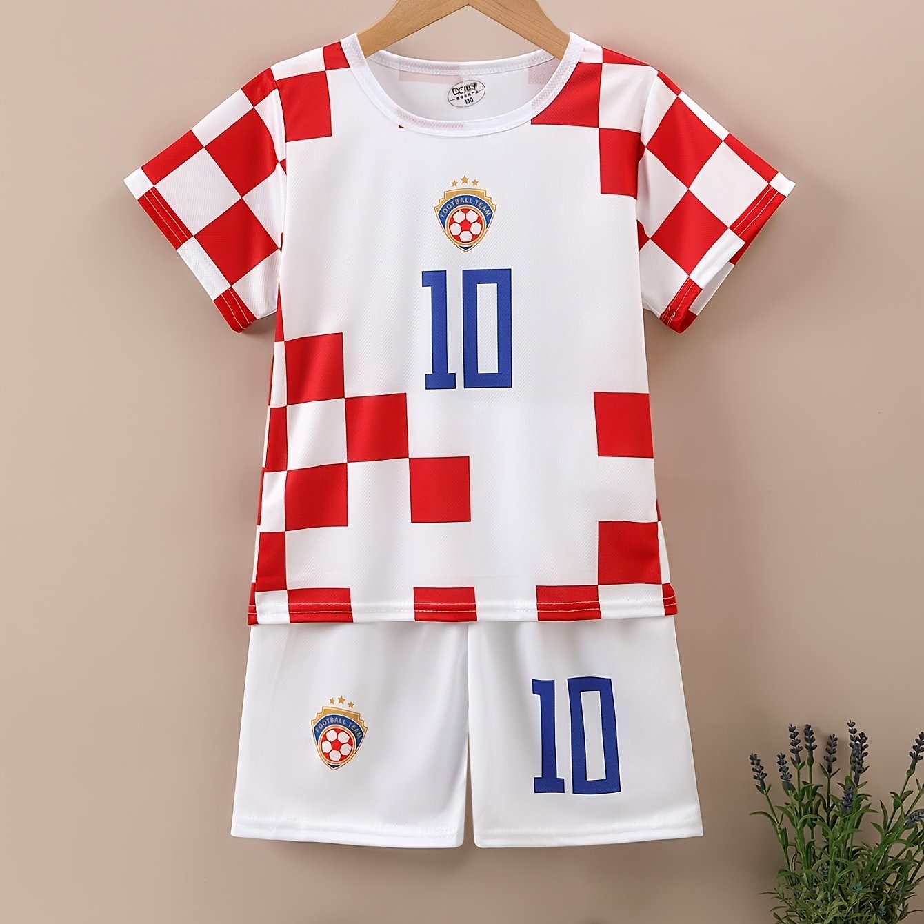 Kids' soccer jersey and shorts set in red, green, and white with #7 and emblem. Made of polyester with a casual round neck. Ideal for sports and performances during spring and summer.