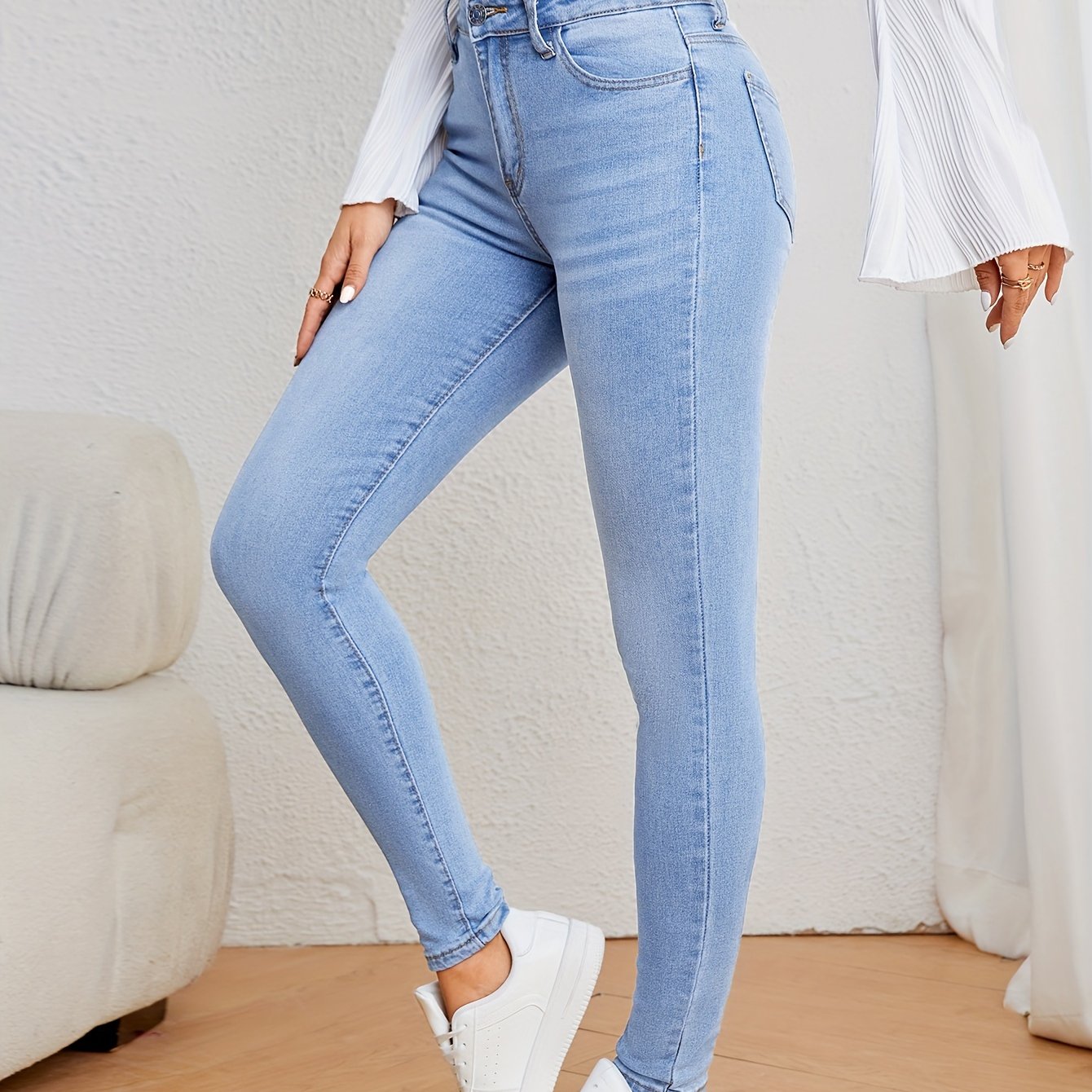 Light blue skinny jeans for women, high waist slim fit, perfect for everyday fashion in fall and winter.