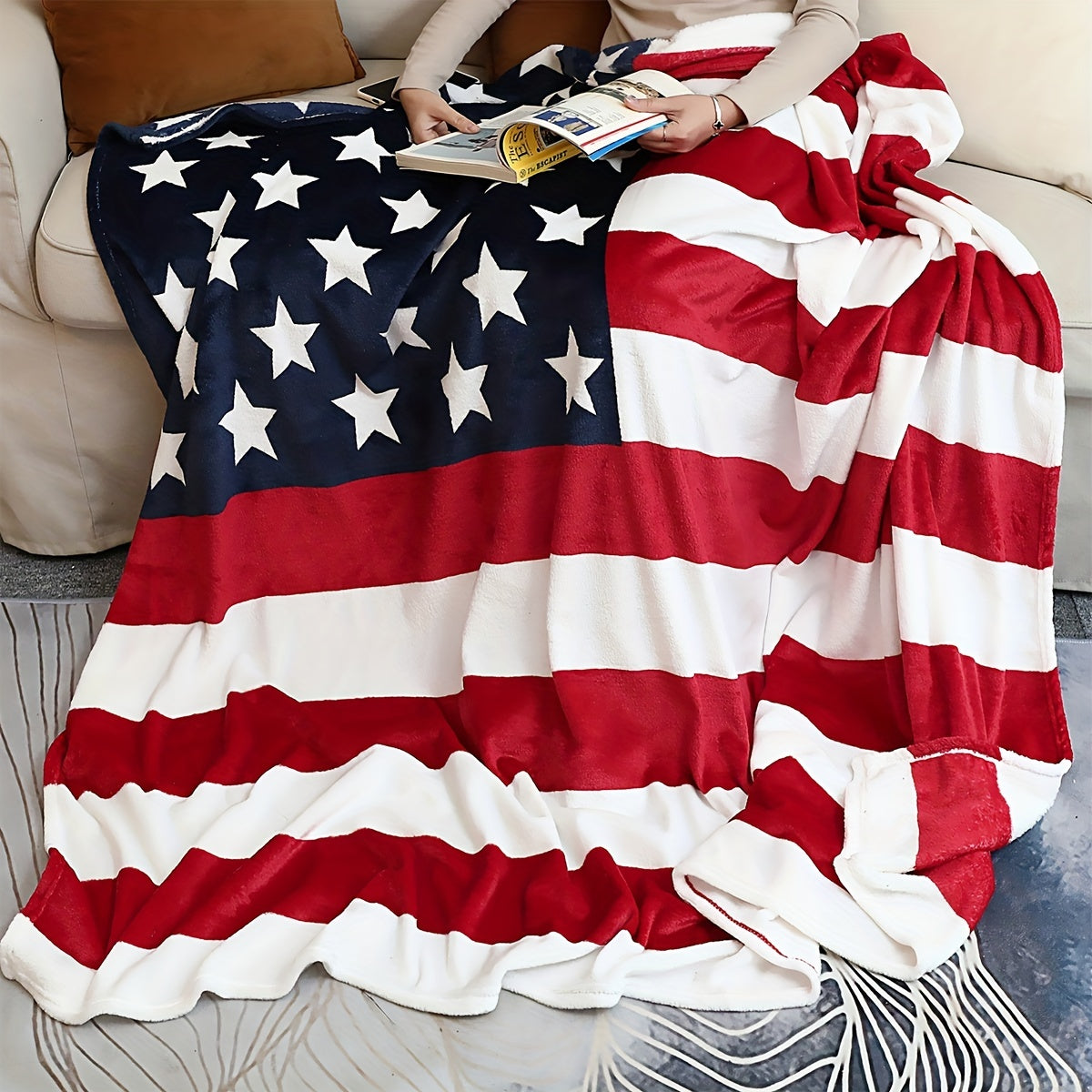 This flannel blanket featuring an American flag print is incredibly soft and versatile. Ideal for use on beds, couches, chairs, while camping, in living rooms, offices, or as a thoughtful gift. Perfect for any holiday season.