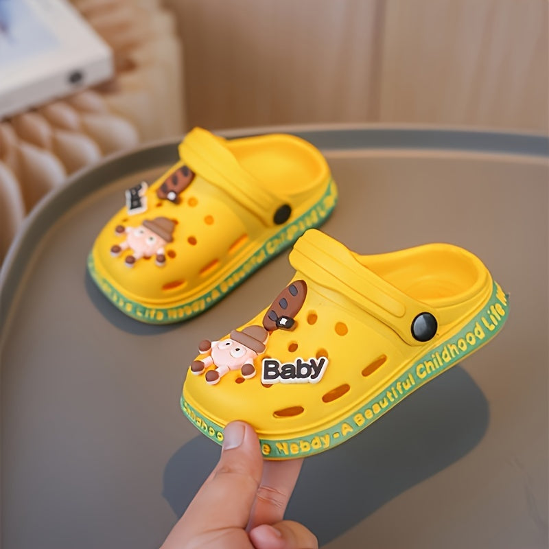 Breathable clogs with cartoon charms for babies, quick-drying anti-slip slippers for indoor and outdoor use in all seasons.