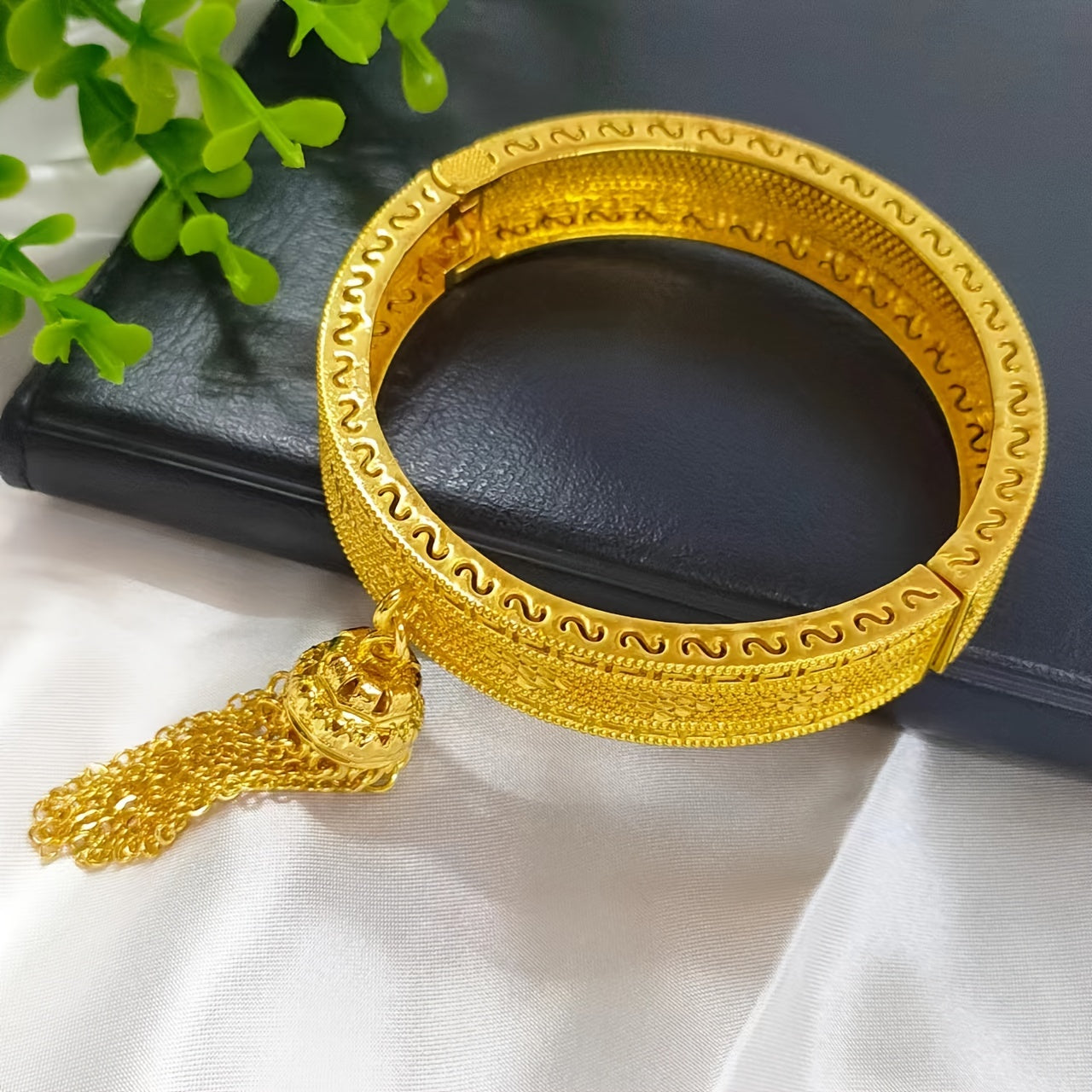 Elegant Gold-Plated Floral Bangle with Tassel Charm - A Timeless Piece for Women, Made of Zinc Alloy, No Stones, Perfect for Special Occasions such as Weddings, Banquets, Festivals, Mother's Day, Valentine's Day, Teacher's Day, Back to School, and