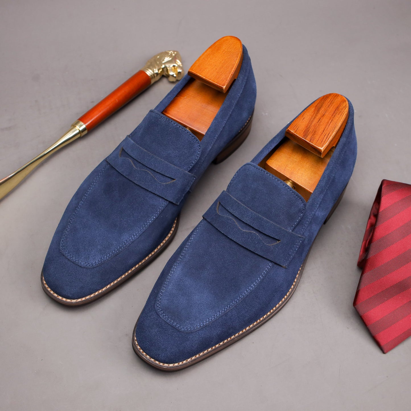 Men's Solid Color Penny Loafers with Cowhide Upper and Non-Slip Rubber Sole, Elegant and Durable Dress Shoes for Men.