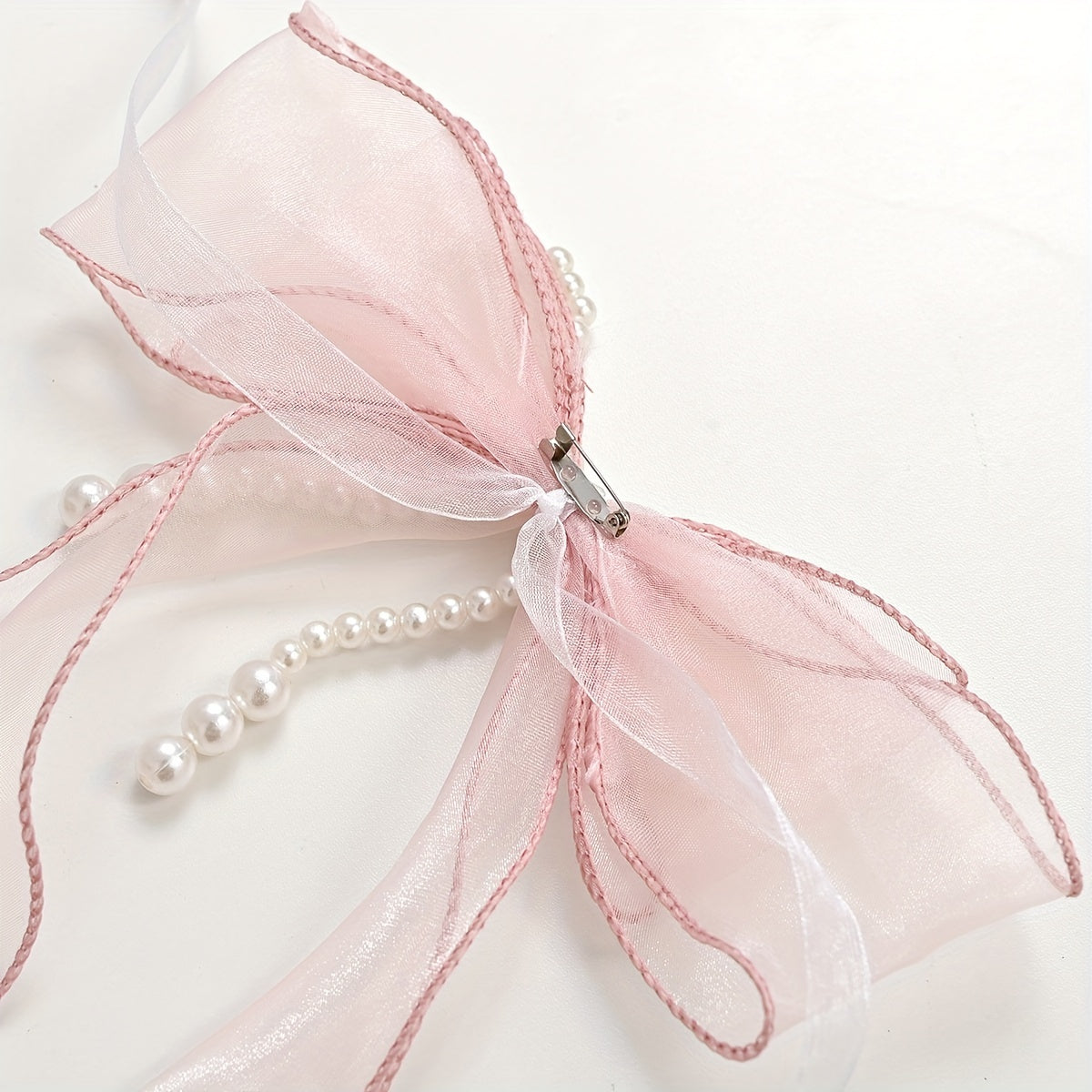 Decorate your home with this set of 1 or 2 pieces of curtain binding rope, featuring a faux pearl bow and DIY curtain clip. These tiebacks are perfect for holding back your curtains and adding a touch of elegance to your living room, office, or home