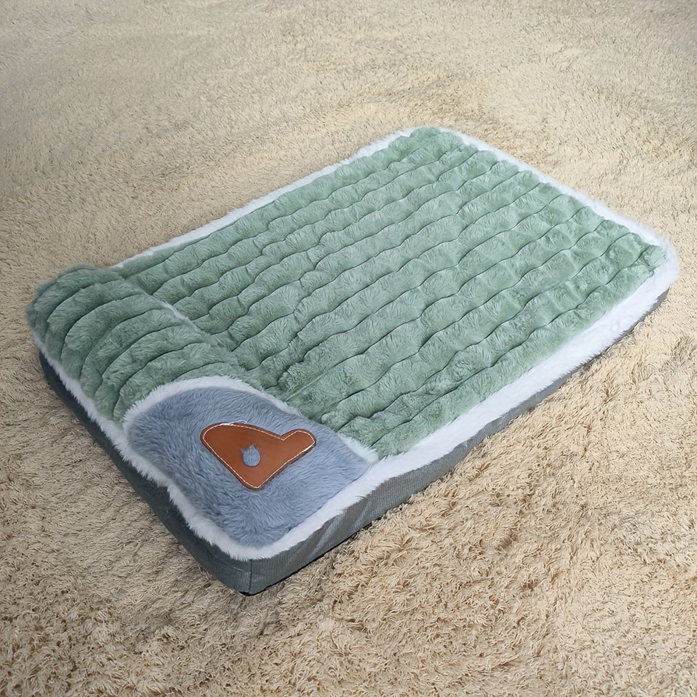 Green cat bed with memory foam, washable nylon mat, heart-shaped pillow for cats, cozy and thick, soft and comforting, quilted, pet relaxation mat.