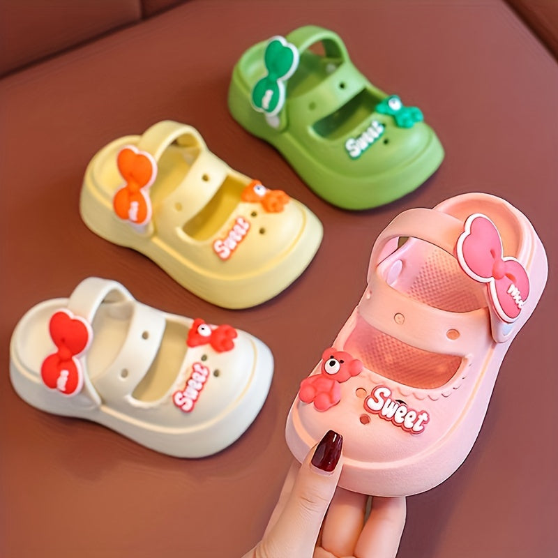 Cute bear pattern shoes with non-slip sole for indoor and outdoor use all year.