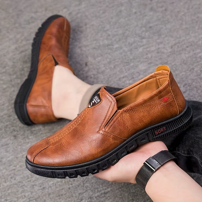 Men's slip-on loafers in solid color for all seasons, comfortable and non-slip.