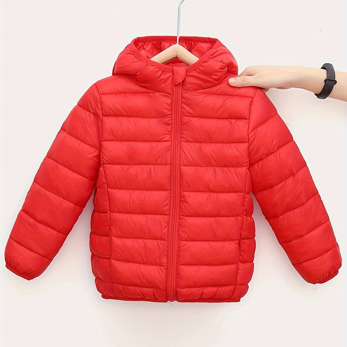 Unisex solid color hooded jacket in casual style, made of 100% polyester for lightweight warmth. Features long sleeves, regular fit, and zipper closure, perfect for fall/winter running.