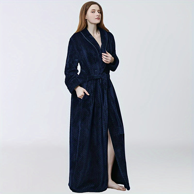 Thick flannel bathrobe with long sleeves and soft coral velvet, ideal for lounging at home or after bathing.