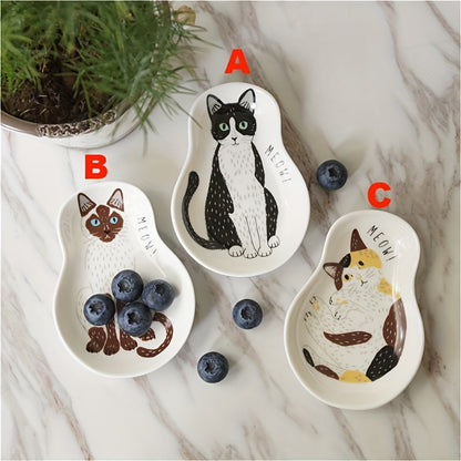 Cute ceramic plate for sauces with kitten pattern, perfect for home kitchens or dorm rooms. Versatile for chili sauce, mustard, ketchup, salad dressings, and vinegar.