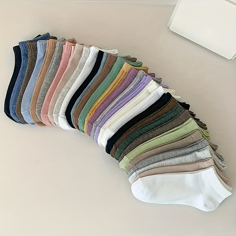 Hand washable knitted fabric boat socks in 20 pairs of color sets for fall/winter comfort.