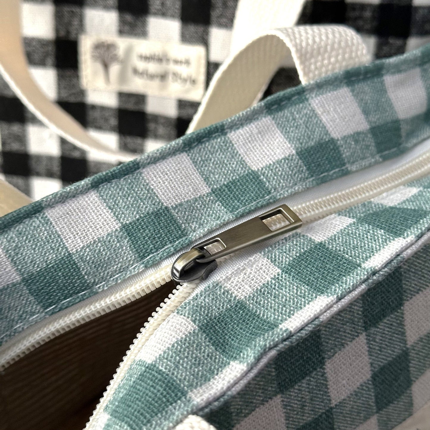 Stay organized and stylish with our plaid insulated lunch bag, made from durable materials to keep your items safe and secure. Available in classic color combinations of black and white, blue and white, and green and white, this lunch bag is versatile